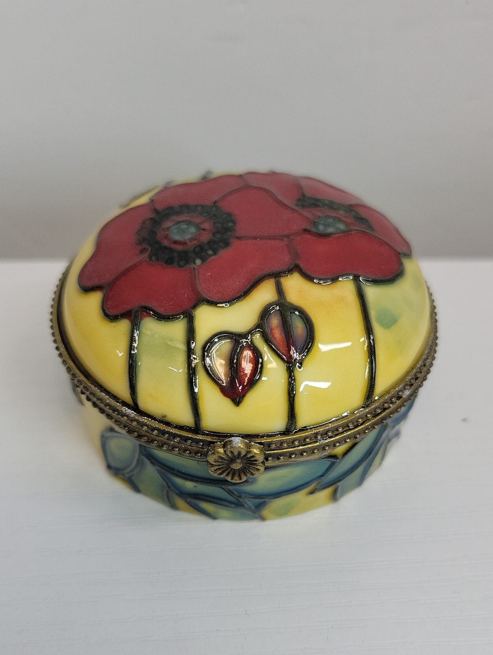 Trinket Box With Size 6-7 Rings - Picture 3 of 3